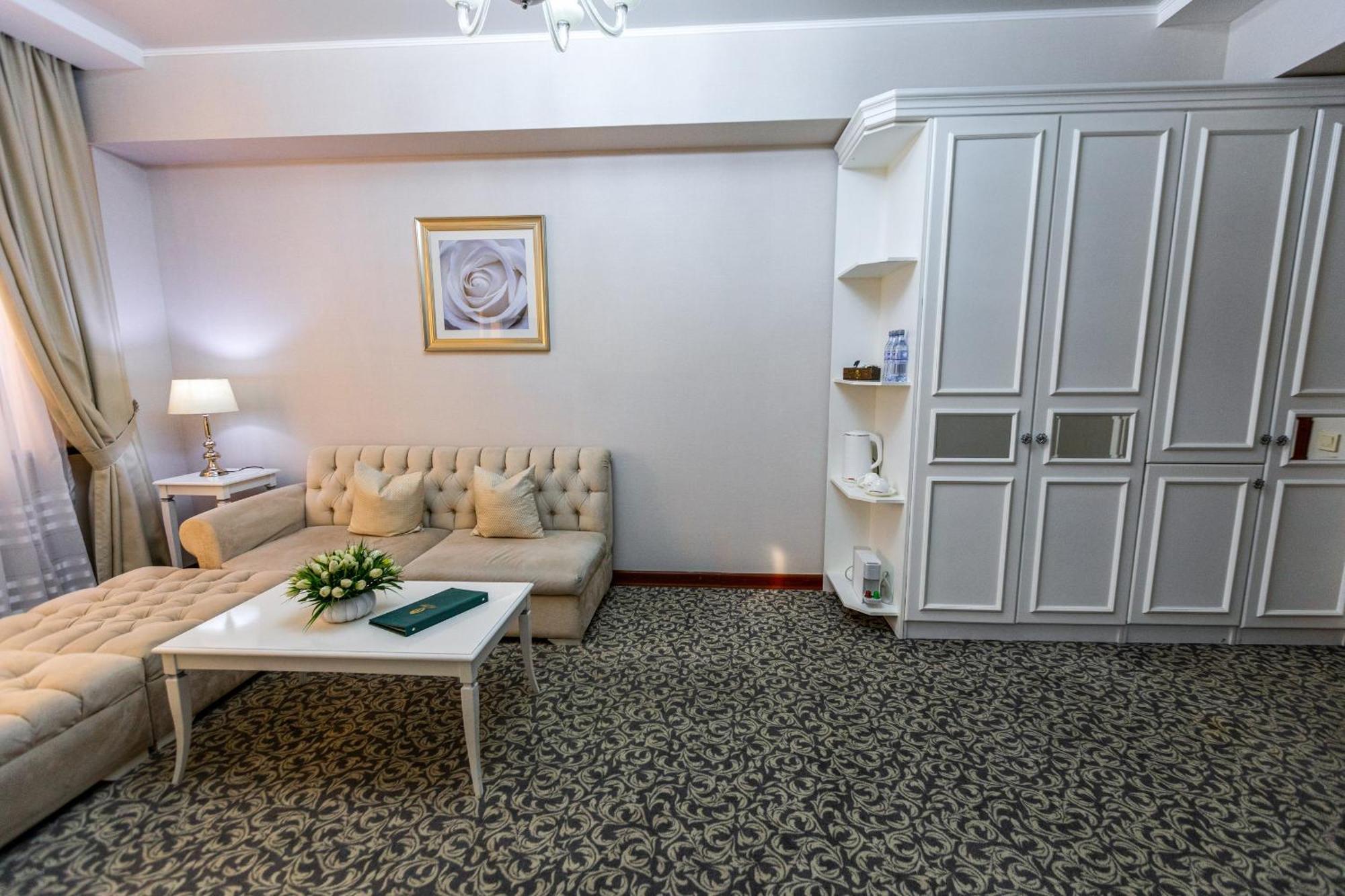 Plaza Hotel Almaty Room photo