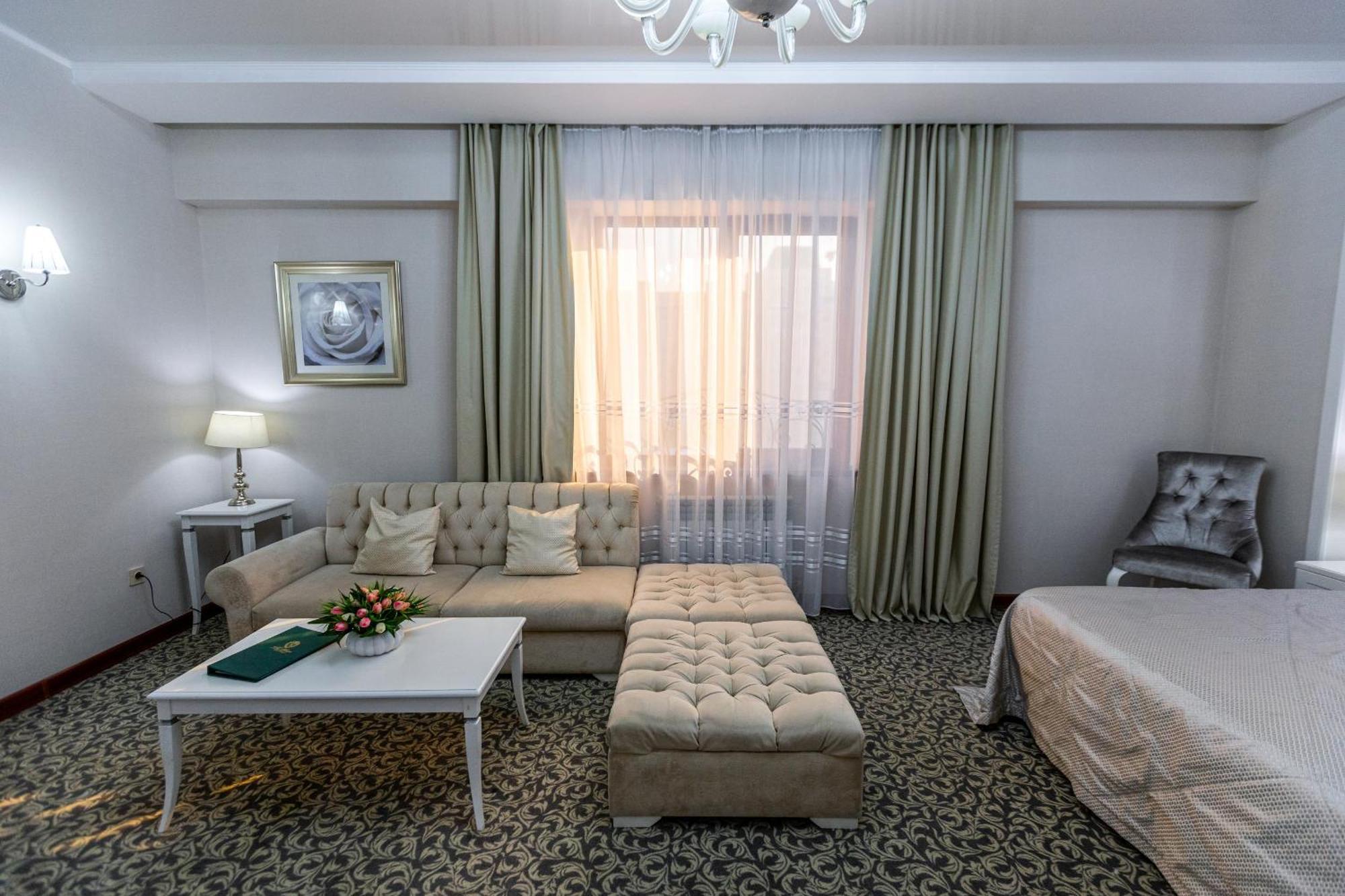 Plaza Hotel Almaty Room photo