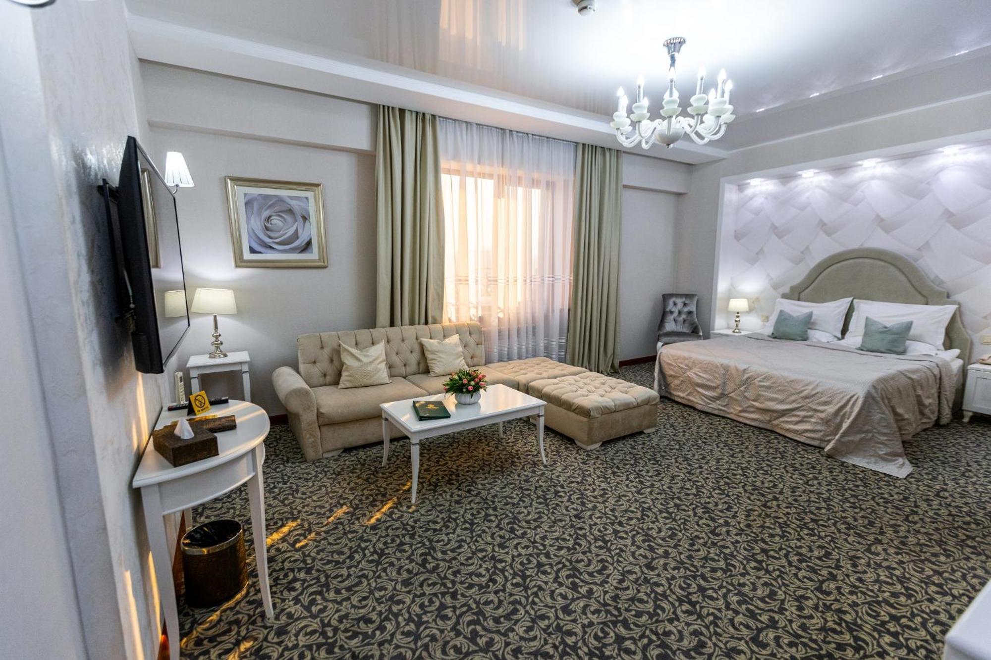 Plaza Hotel Almaty Room photo