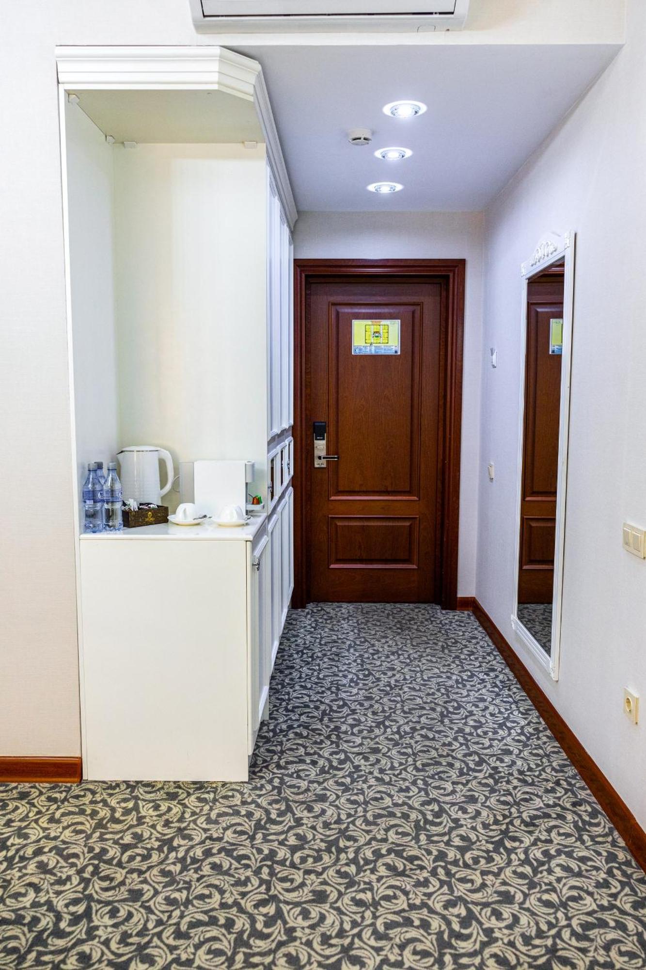 Plaza Hotel Almaty Room photo
