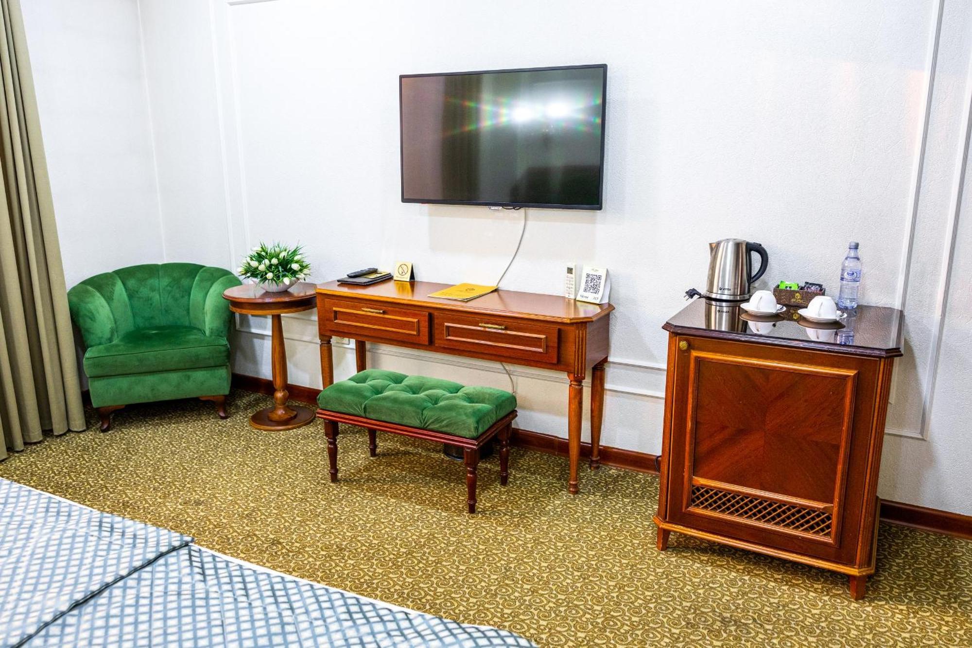 Plaza Hotel Almaty Room photo