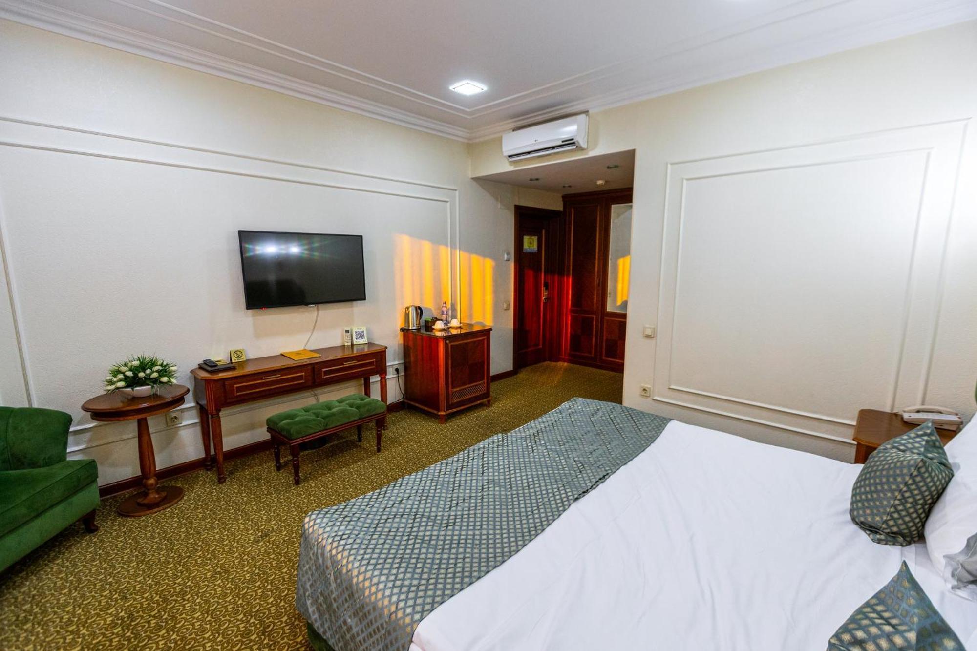 Plaza Hotel Almaty Room photo