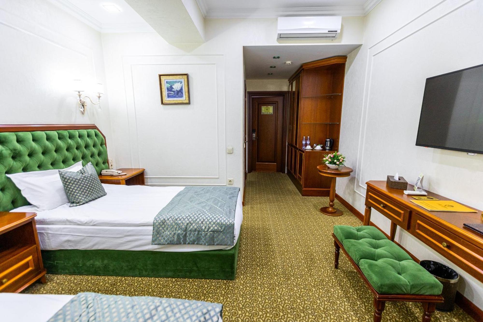 Plaza Hotel Almaty Room photo