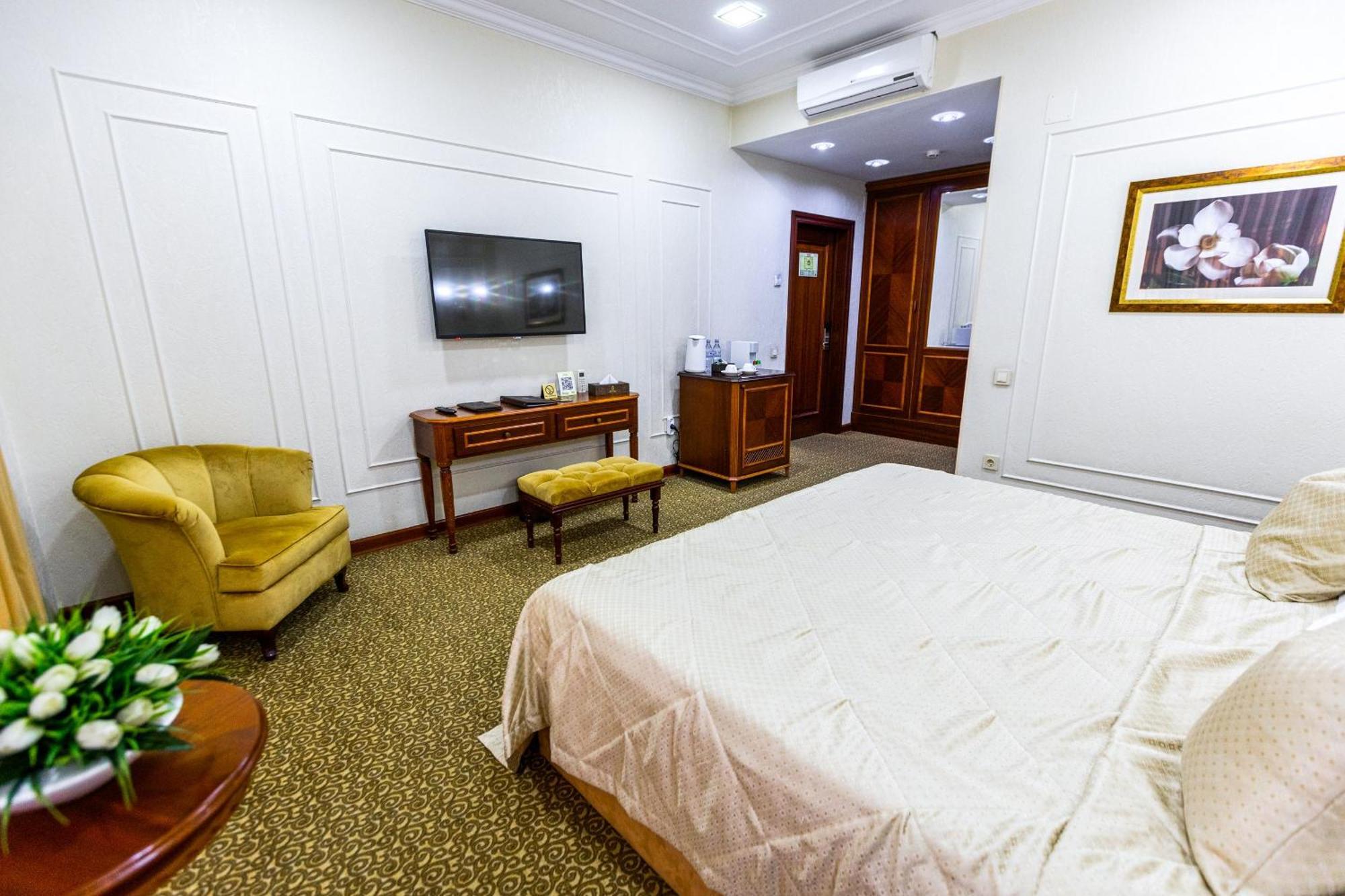 Plaza Hotel Almaty Room photo