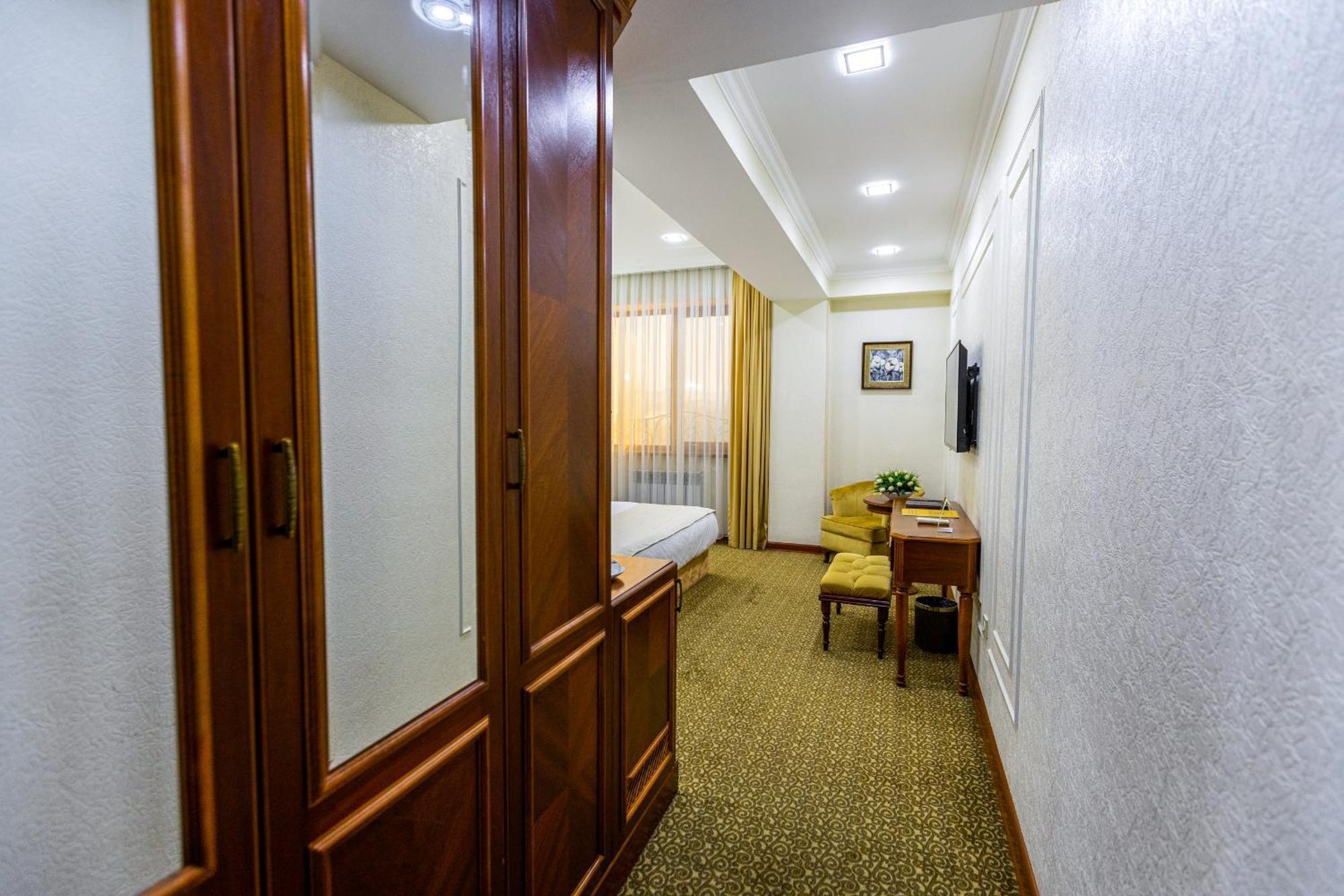 Plaza Hotel Almaty Room photo