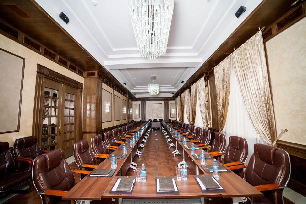 Plaza Hotel Almaty Exterior photo